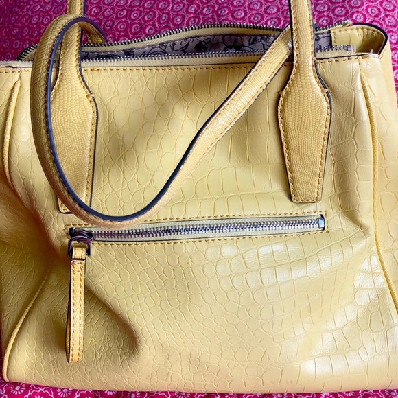 Guess medium sized handbag - Picture 2 of 5